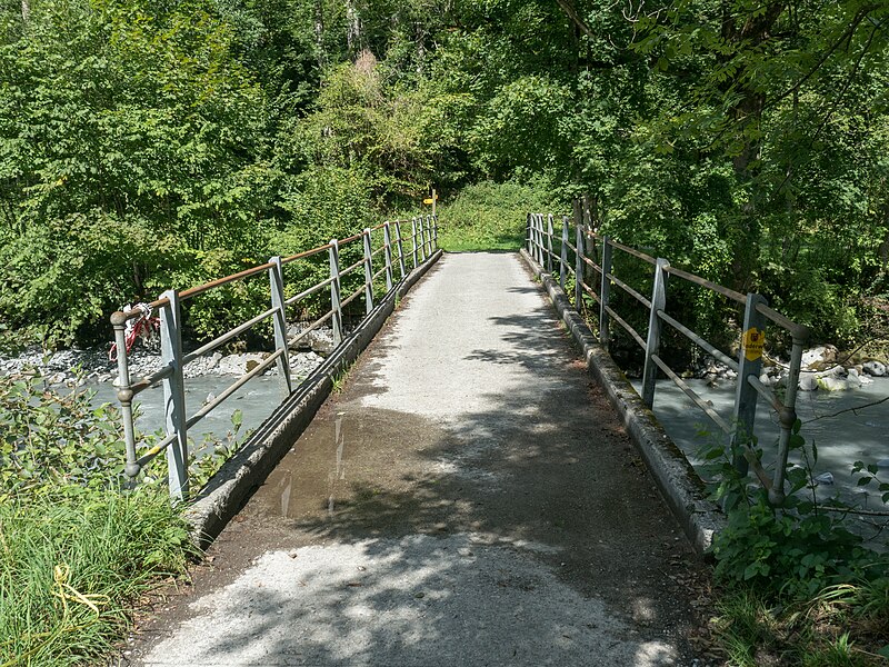 File:Unterallmeind Brücke über die Linth, Betschwanden GL 20180815-jag9889.jpg