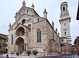 Vérone - Cathédrale Santa Maria Matricolare - Vue générale.jpg