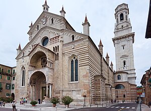 Verone - Cathédrale Santa Maria Matricolare - Vue generale.jpg