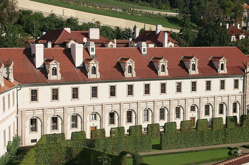 File:Valdstejnsky Palace Lobkowicz wing.jpg