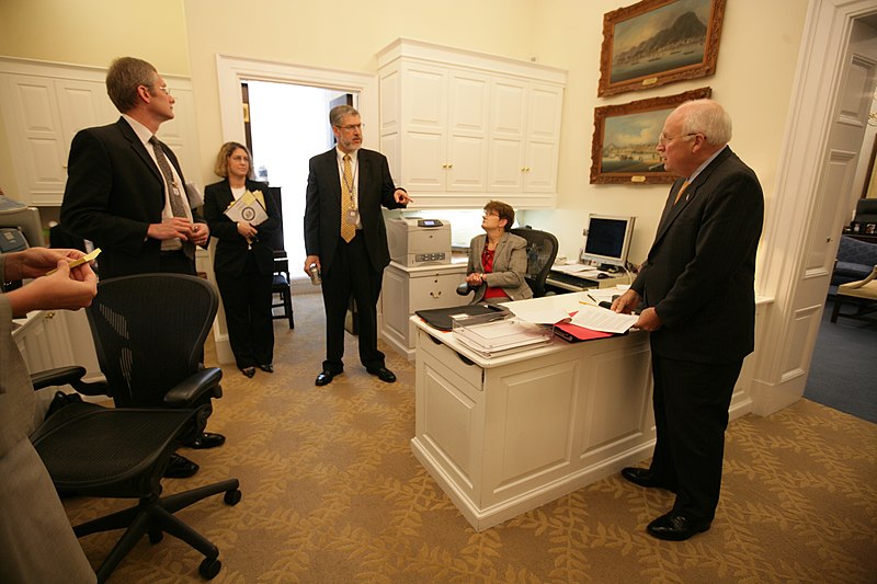 File:Vice President Cheney Talks with David Addington, John Hannah, Samantha Ravich and Debbie Heiden in the Outer Office of the Vice President (18704186232).jpg