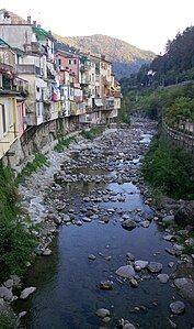 Borzonasca und das Flüsschen Sturla (torrente)