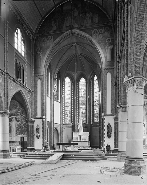 File:Vincentiuskerk, Interieur tijdens sloop - Amsterdam - 20305498 - RCE.jpg