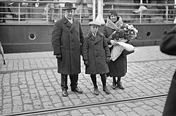 Kuva 2: Hans Rebane perheineen 18.4.1931 Helsingin Eteläsatamassa