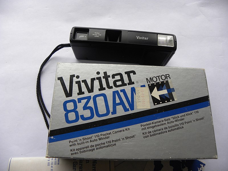 File:Vivitar 830 AW motor 100 film pocket camera (51888747313).jpg