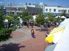 Vogel Plaza Seni di Mekar 2007.jpg