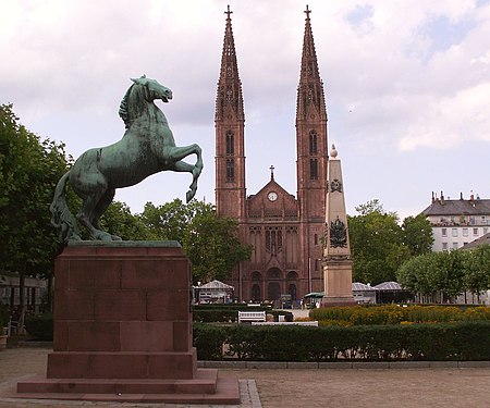 WI Denkmal mit dem springenden Pferd.jpg