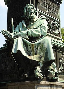 Vald Péter szobra a wormsi Luther-emlékművön (1868)