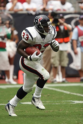 <span class="mw-page-title-main">Wali Lundy</span> American football running back and rapper