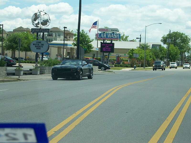 File:Washington Avenue (Houston, TX) looking east near st.JPG