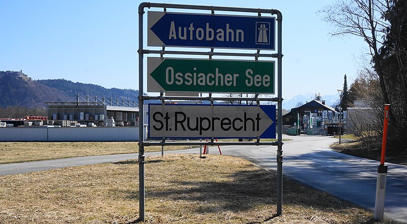 File:Wegweiser Villach - St. Ruprecht, Kärnten.jpg