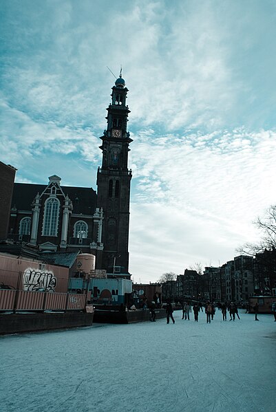 File:Westerkerk Desde el canal.jpg