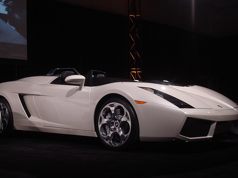 File:White Lamborghini Aventador Roadster (2275849743).jpg