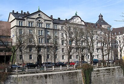 So kommt man zu der Widenmayerstraße mit den Öffentlichen - Mehr zum Ort Hier