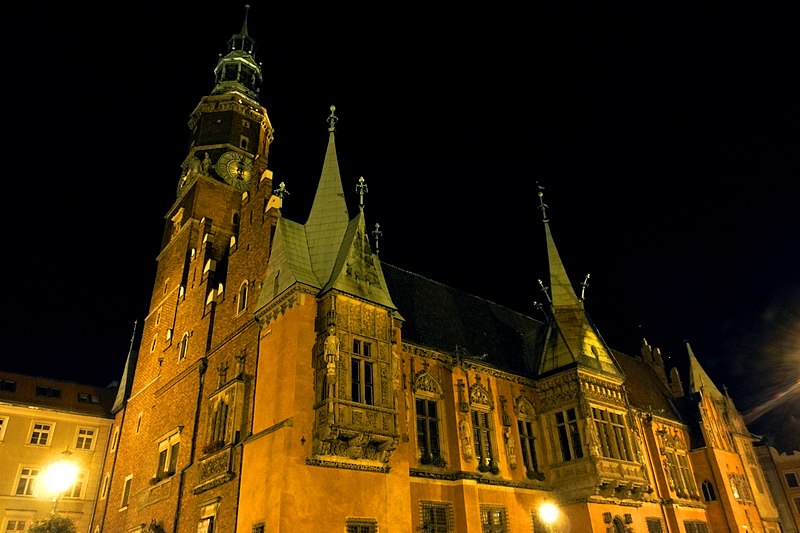 File:Wrocław at night, Town Hall - panoramio (1).jpg