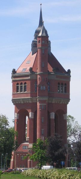 File:Wroclaw-ulWisniowa-WiezaCisnien.jpg