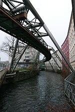 Миниатюра для Файл:Wuppertaler Schwebebahn - Schloßbleiche.jpg