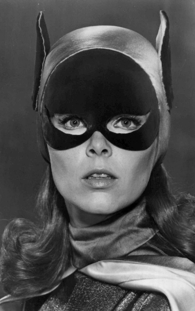 VIDA E MORTE DA ATRIZ YVONNE CRAIG A BATGIRL DA SÉRIE BATMAN 