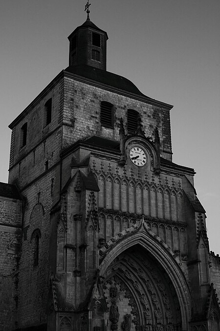 Église abbatiale Saint-Saulve Montreuil-sur-Mer.jpg