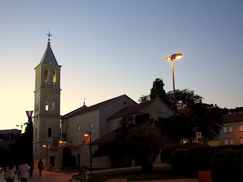 File:Šibenik - View of the church outside the city - panoramio.jpg