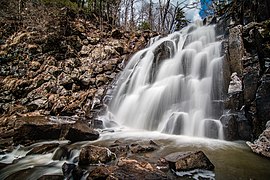 Une cascade dans le raïon.