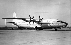 Ан-10 на летището в Киев, 1954 г.
