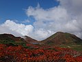 焼森付近から男岳と男女岳を望む