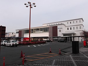 条 駅 新 駅 舎 2015 年 1 月 全面 供 用 開始 時 .jpg