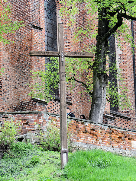 File:040513 Sandomierz Cathedral - 07.jpg