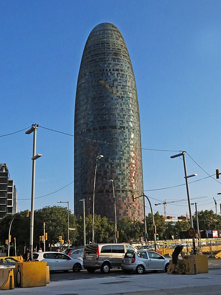 File:087 Torre Glòries (Barcelona), des de Gran Via de les Corts Catalanes - c. Escultors Claperós.jpg