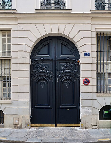 File:14 rue Saint-Guillaume, Paris 7e.jpg