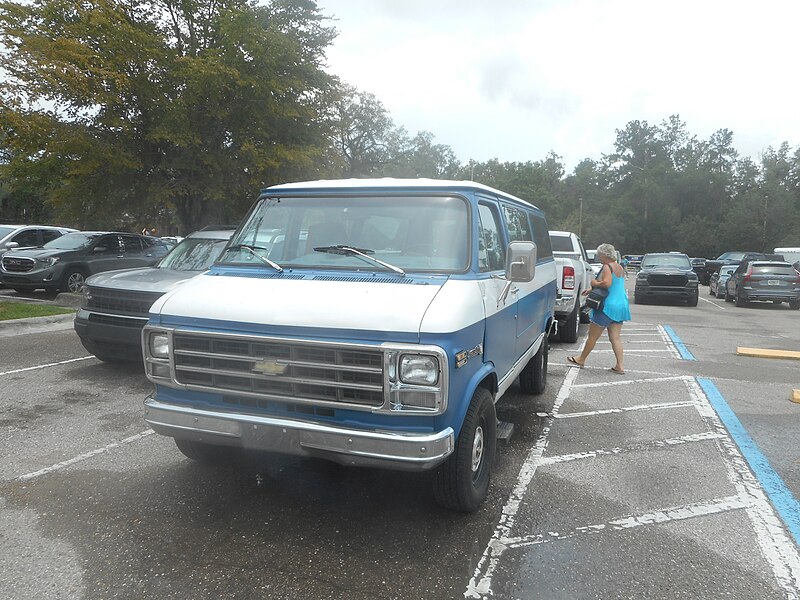 File:1978-83 Chevrolet Beauville Van-02.jpg