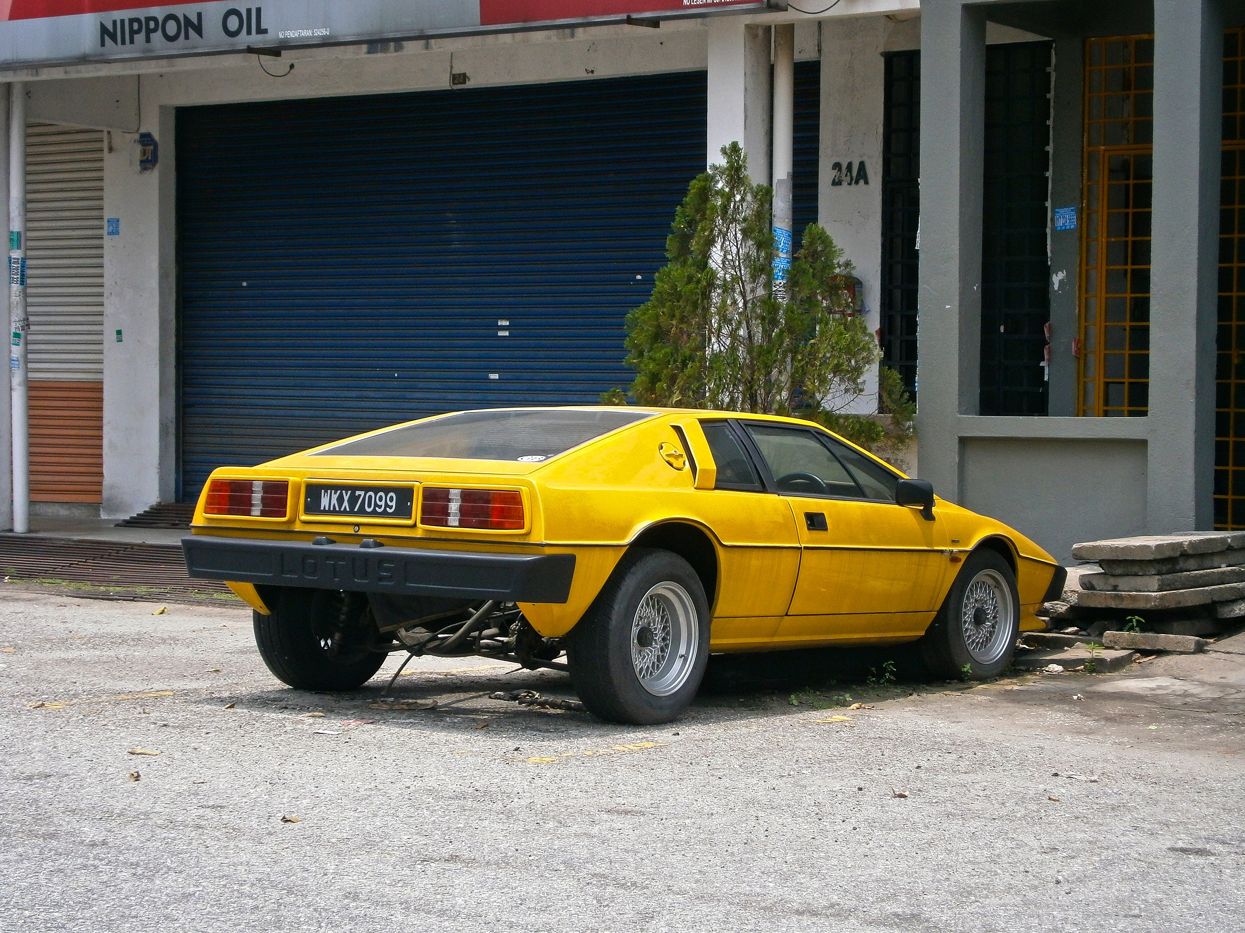 yellow lotus esprit s3