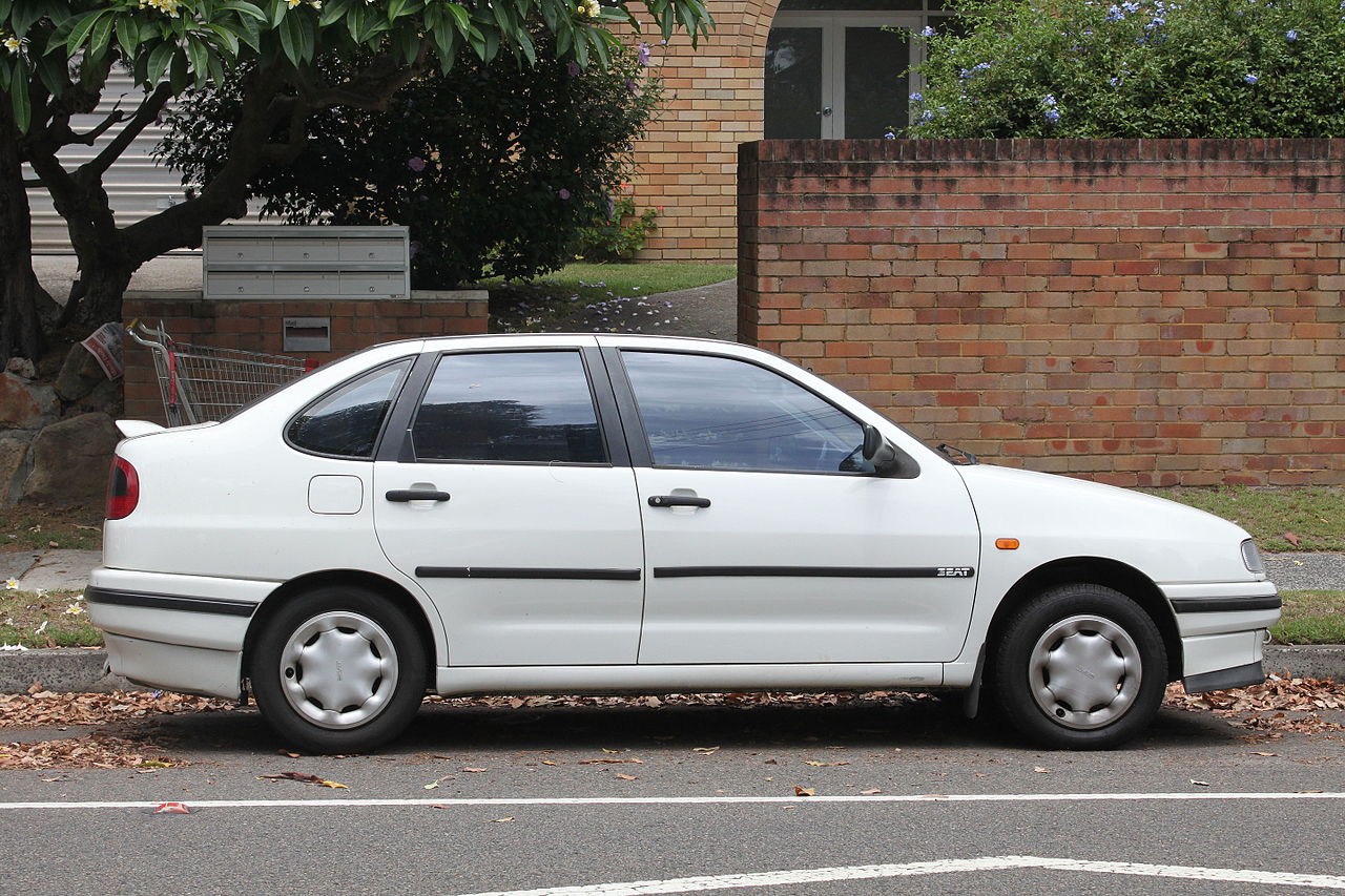 Image of 1995 SEAT Córdoba (6K) GLX sedan (23993367112)