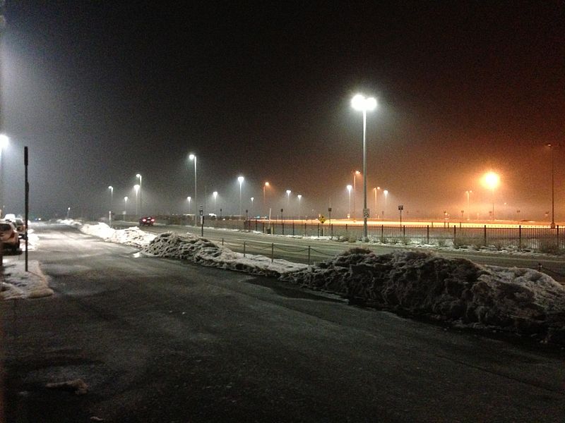 File:2013-12-28 21 08 47 Freezing fog at Salt Lake City International Airport at night.JPG