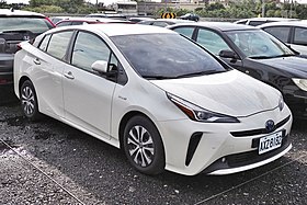 2018 Toyota Prius (facelift).jpg