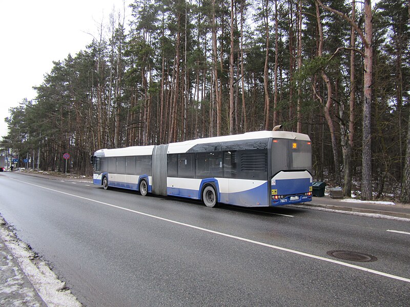 File:21. autobuss Šmerļa ielā.jpg