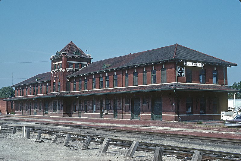 File:AT&SF Chanute, KS in September 1983 (28757449746).jpg