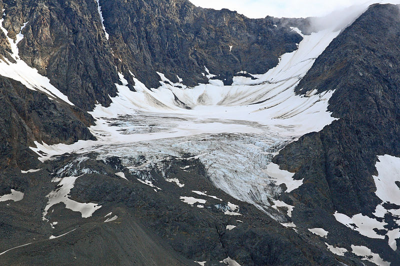 File:A hanging glacier above Raven Glacier (5369280122).jpg