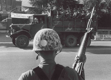 Paratroopers entering Masan, starting a brutal crackdown on the city, following democracy protests and the declaration of martial law Airborne troops entering Masan 1979-10-20.png