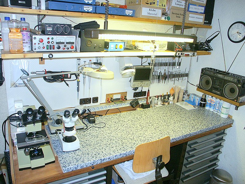 File:Amateur Microscopy Laboratory.jpg