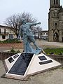 Le monument aux morts sur la place de l'hôtel-de-Ville (mars 2014).