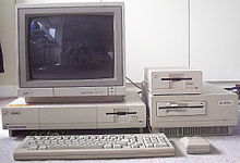 Amiga_1000_system_with_sidecar.jpg