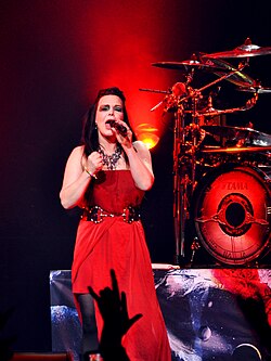 Anette Olzon s Nightwish v Nantes v roce 2012.jpg