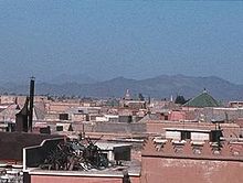 Dächer von Marrakesch mit dem Hohen Atlas im Hintergrund
