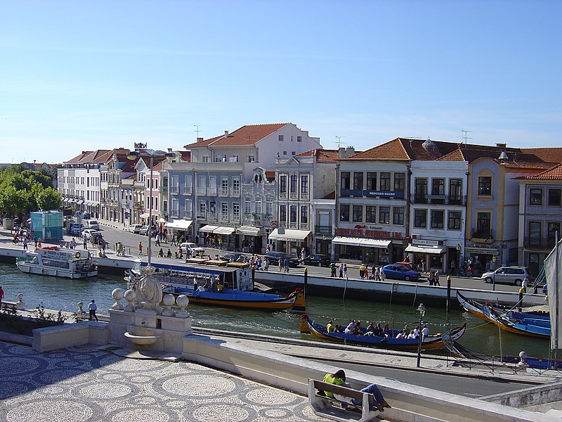 Viajar de trem por Portugal para conhecer Aveiro 