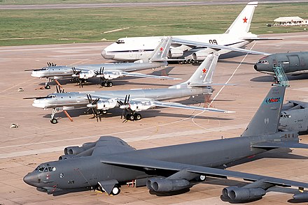 Г к б 52. B-52h Stratofortress ВВС США. Ту95 и b52. Ту-95 МС бомбардировщик. Стратегический бомбардировщик ВВС России ту 95.