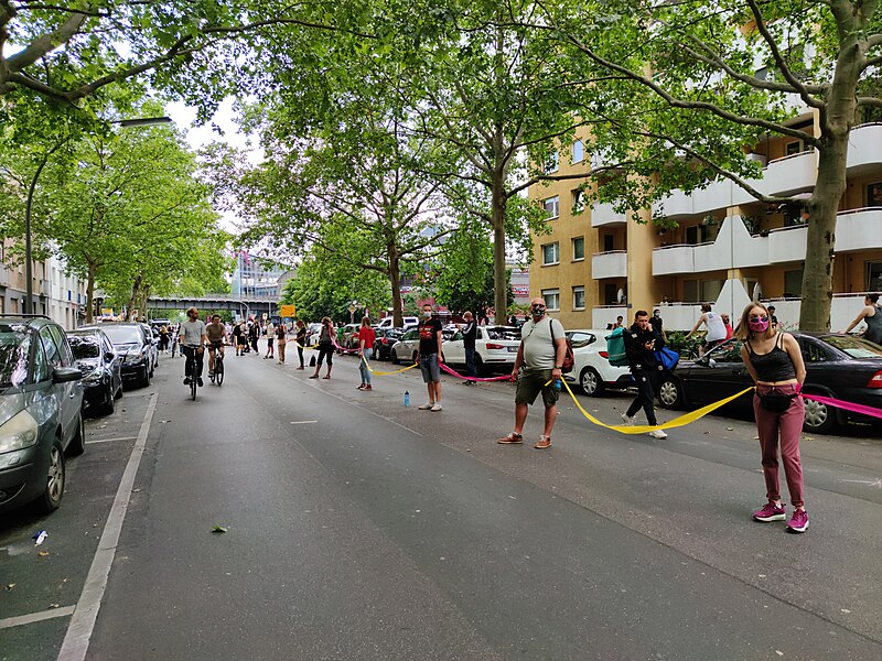 File:Band der Solidarität - unteilbar - sogehtsolidarisch - unteilbar.org - Berlin 2020-06-14 - Hermannplatz - Alexanderplatz 056.jpg