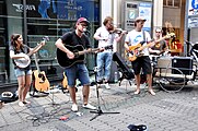 Deutsch: Straßenmusik, 40. Musikfestival Bardentreffen 2015 in Nürnberg / Deutschland English: Buskers / street artists,40th music festival 'Bardentreffen' 2015 at Nuremberg, Germany Festivalsommer This photo was created with the support of donations to Wikimedia Deutschland in the context of the CPB project "Festival Summer". Deutsch ∙ English ∙ español ∙ français ∙ italiano ∙ português ∙ sicilianu ∙ svenska ∙ Türkçe ∙ беларуская (тарашкевіца) ∙ македонски ∙ українська ∙ +/−