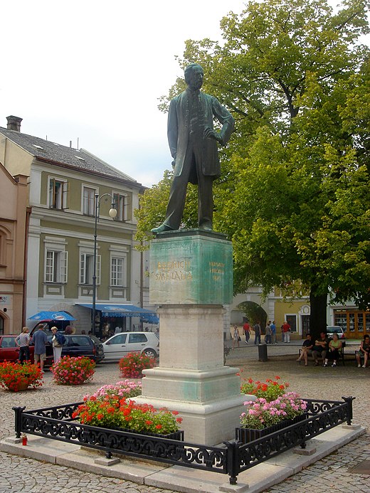 Het standbeeld van Bedřich Smetana in zijn geboorteplaats Litomyšl